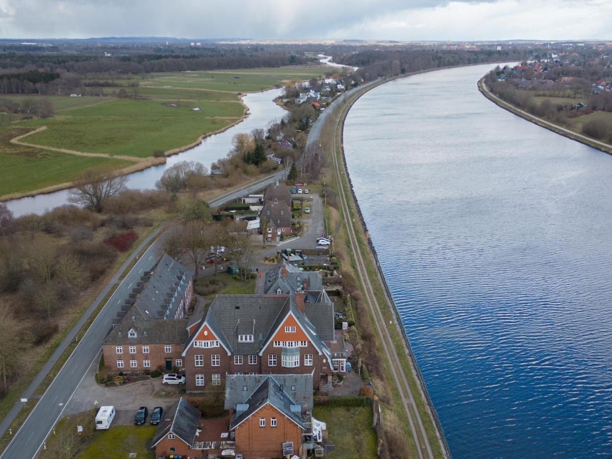 Lotsenstation Am Nord Ostsee Kanal *